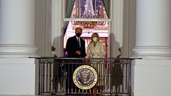 Presidente dos EUA Joe Biden e a primeira-dama Jill Biden na Casa Branca, Washington - Sputnik Brasil