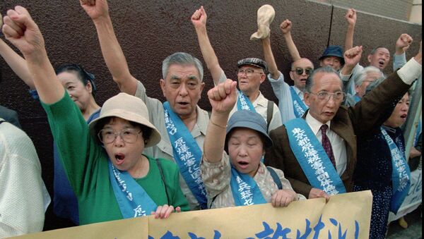 Protesto protagonizado por um grupo de hibakusha, como são conhecidos os sobreviventes dos ataques nucleares de Hiroshima e Nagasaki, no Japão - Sputnik Brasil