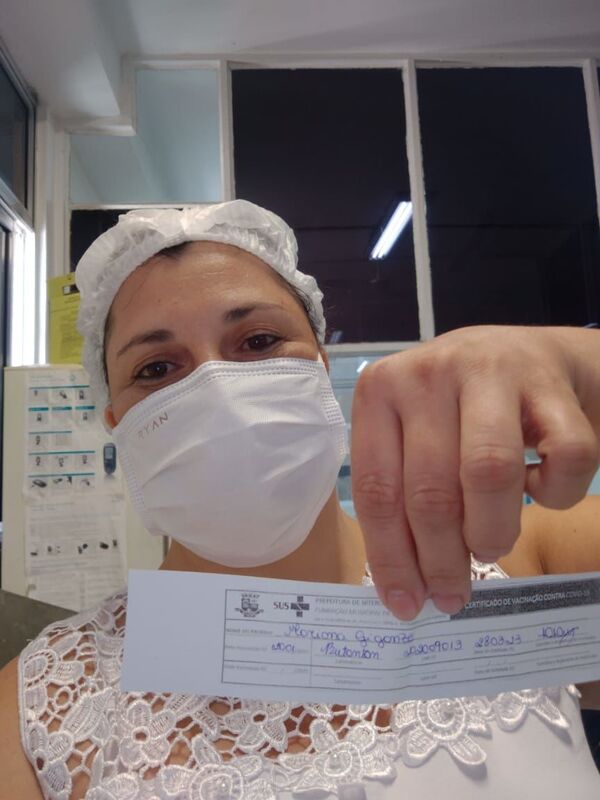 Antes ninguém perguntava sobre eficácia e fabricante de imunizantes, diz médico vacinado no Brasil Antes ninguém perguntava sobre eficácia e fabricante de imunizantes, diz médico vacinado no Brasil - Sputnik Brasil