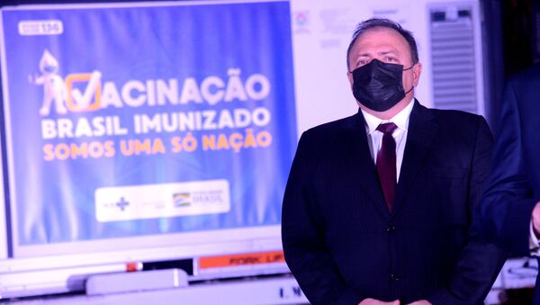 Eduardo Pazuello, ministro da Saúde do Brasil, no Aeroporto Internacional Tom Jobim (Galeão), no Rio de Janeiro, nesta sexta-feira, 22 de janeiro de 2021 - Sputnik Brasil