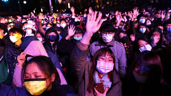 Multidão reunida durante celebrações do Ano Novo em Taipei, Taiwan, 31 de dezembro de 2020 - Sputnik Brasil