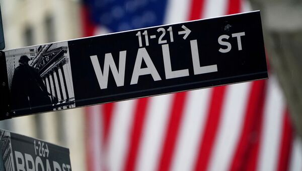 FILE PHOTO: A Wall Street sign is pictured outside the New York Stock Exchange in the Manhattan borough of New York City, New York, U.S., October 2, 2020. - Sputnik Brasil