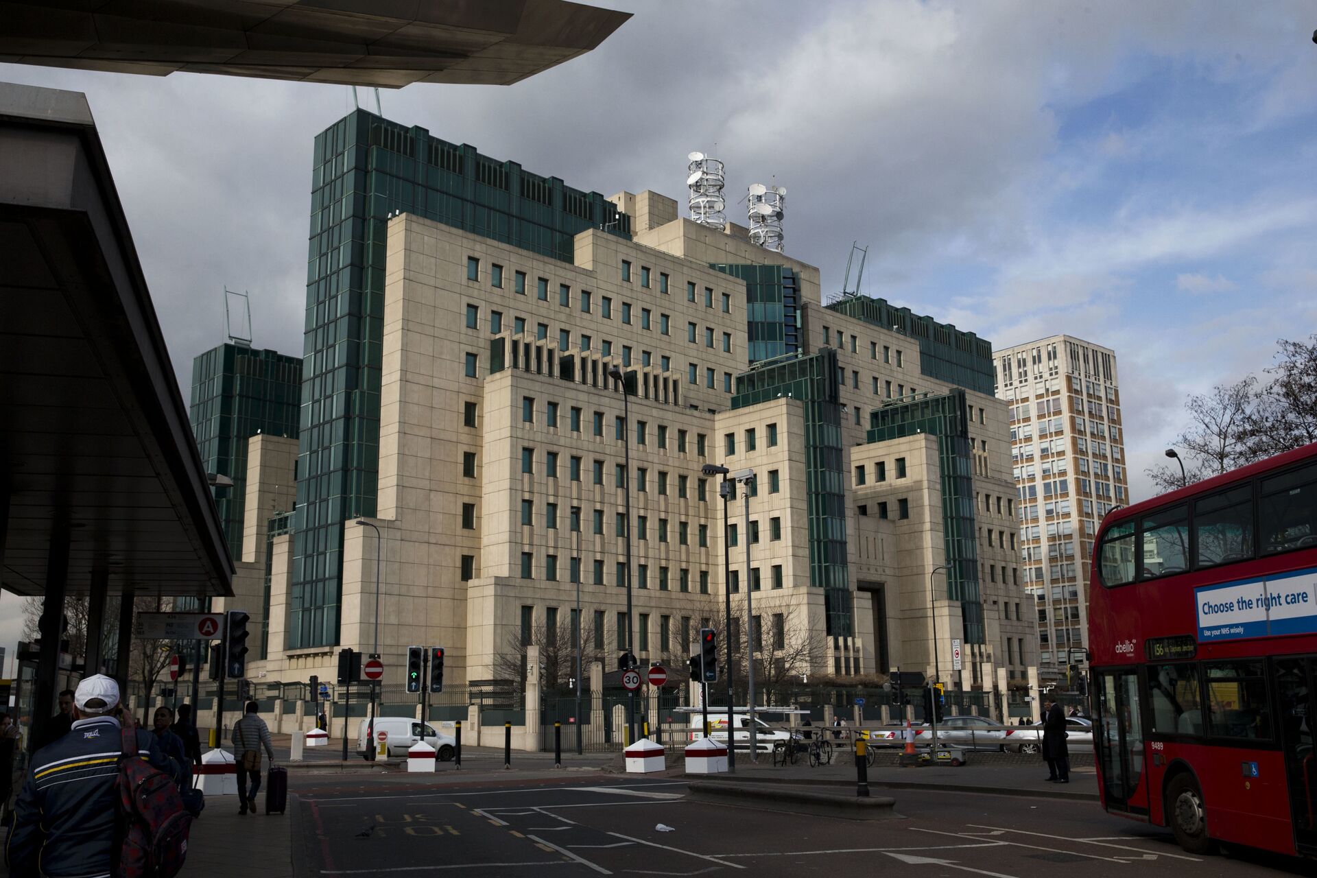 Edifício do serviço de inteligência MI6 em Londres, Reino Unido, 5 de março de 2015 - Sputnik Brasil, 1920, 29.11.2021