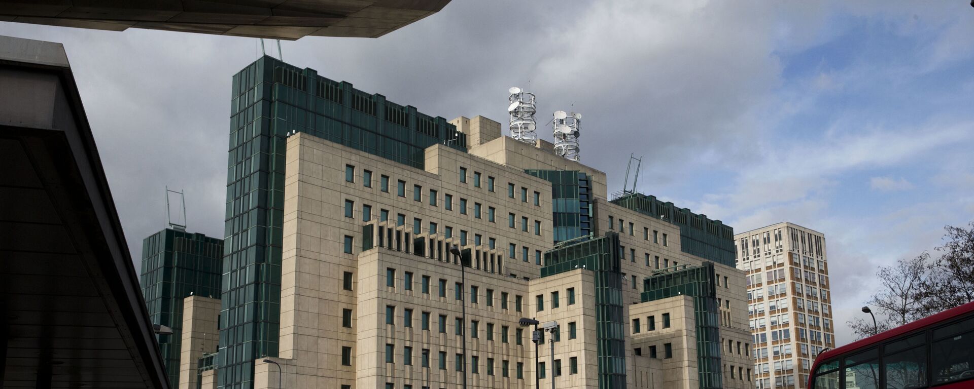 Edifício do serviço de inteligência MI6 em Londres, Reino Unido, 5 de março de 2015 - Sputnik Brasil, 1920, 06.07.2022