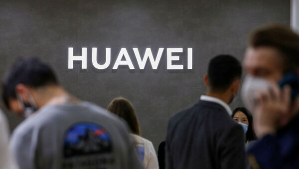 Logotipo da Huawei em feira de tecnologia em Berlim - Sputnik Brasil