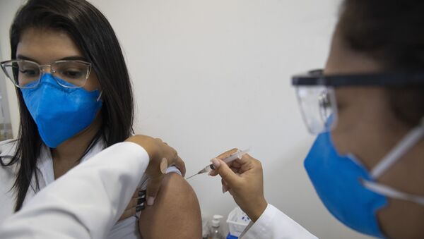 Profissional da saúde recebe dose de vacina contra a COVID-19 em São Paulo. - Sputnik Brasil