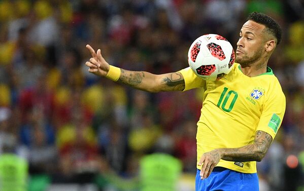 Na Copa do Mundo FIFA de 2018, Neymar mata no peito durante confronto entre Brasil e Bélgica pelas quartas de final - Sputnik Brasil