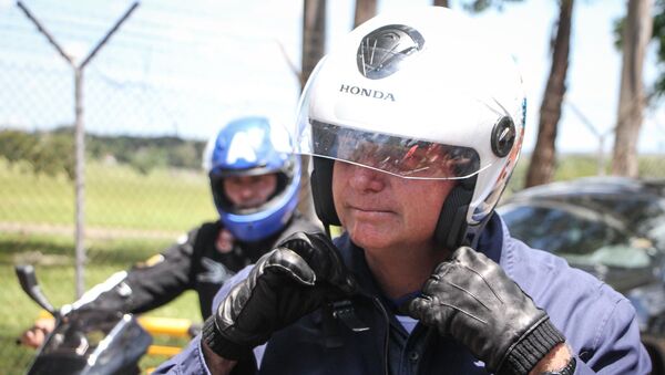O presidente Jair Bolsonaro passeia de moto pelas ruas de Brasília (DF) - Sputnik Brasil