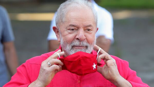 Ex-presidente do Brasil, Luiz Inácio Lula da Silva, vota durante eleições municipais em São Bernardo do Campo (SP), 15 de novembro de 2020 (foto de arquivo) - Sputnik Brasil