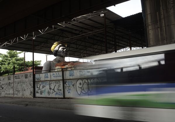 Estátua criada para um carro alegórico do desfile do Carnaval, que acabou sendo cancelado, da Escola de Samba Unidos de Bangu no Rio de Janeiro, Brasil, 9 de fevereiro de 2021 - Sputnik Brasil