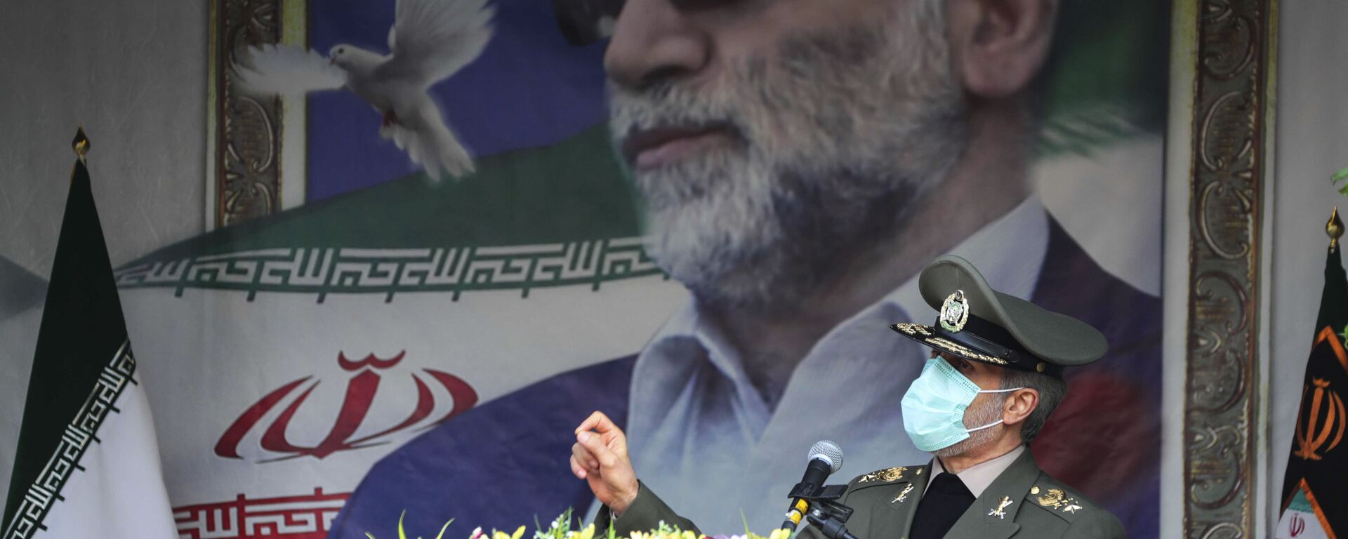 O ministro da Defesa do Irã, Amir Hatami, fala durante cerimônia fúnebre do cientista nuclear iraniano Mohsen Fakhrizadeh-Mahabadi, em Teerã, Irã - Sputnik Brasil, 1920, 16.07.2022