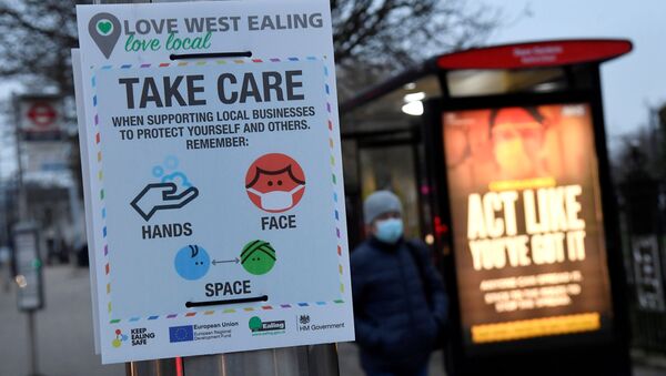A public health information message is seen on a footpath in West Ealing as the South African variant of the novel coronavirus is reported in parts of the United Kingdom amid the spread of the coronavirus disease (COVID-19), London, Britain, February 1, 2021. - Sputnik Brasil