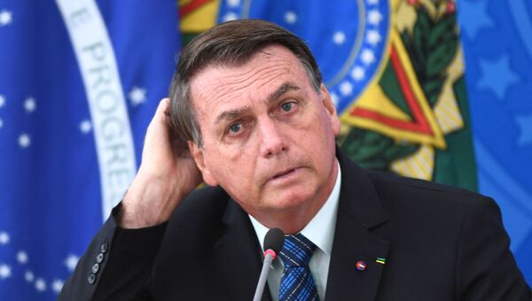 Presidente do Brasil, Jair Bolsonaro, gesticula durante anúncio de nova política de impostos sobre combustíveis, no Palácio do Planalto, Brasília, 5 de fevereiro de 2021  - Sputnik Brasil