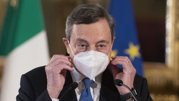 O ex-presidente do Banco Central Europeu, Mario Draghi, fala à mídia após aceitar um mandato para formar o novo governo da Itália, em 3 de fevereiro de 2021 - Sputnik Brasil