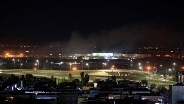 Fumaça emerge do aeroporto internacional de Arbil, no Iraque, 15 de fevereiro de 2021 - Sputnik Brasil