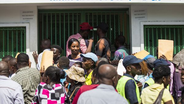 Fila de migrantes haitianos em busca de passaporte - Sputnik Brasil