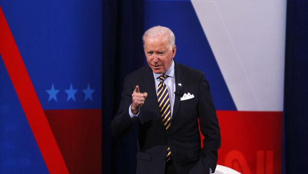 Presidente dos EUA, Joe Biden, participa de programa de televisão em Milwaukee, Wisconsin, EUA, 16 de fevereiro de 2021  - Sputnik Brasil