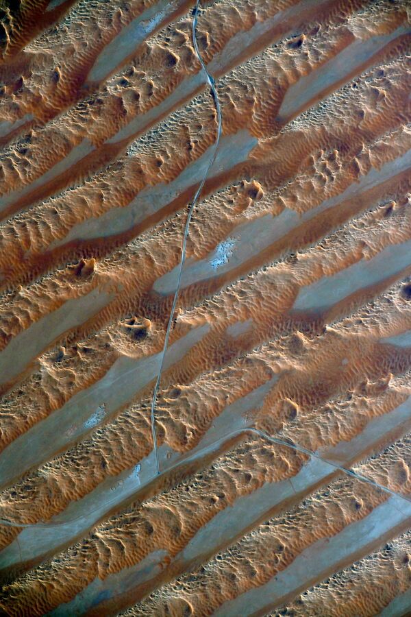 Dunas do deserto oriental africano são fotografadas diretamente da Estação Espacial Internacional por cosmonauta russo - Sputnik Brasil