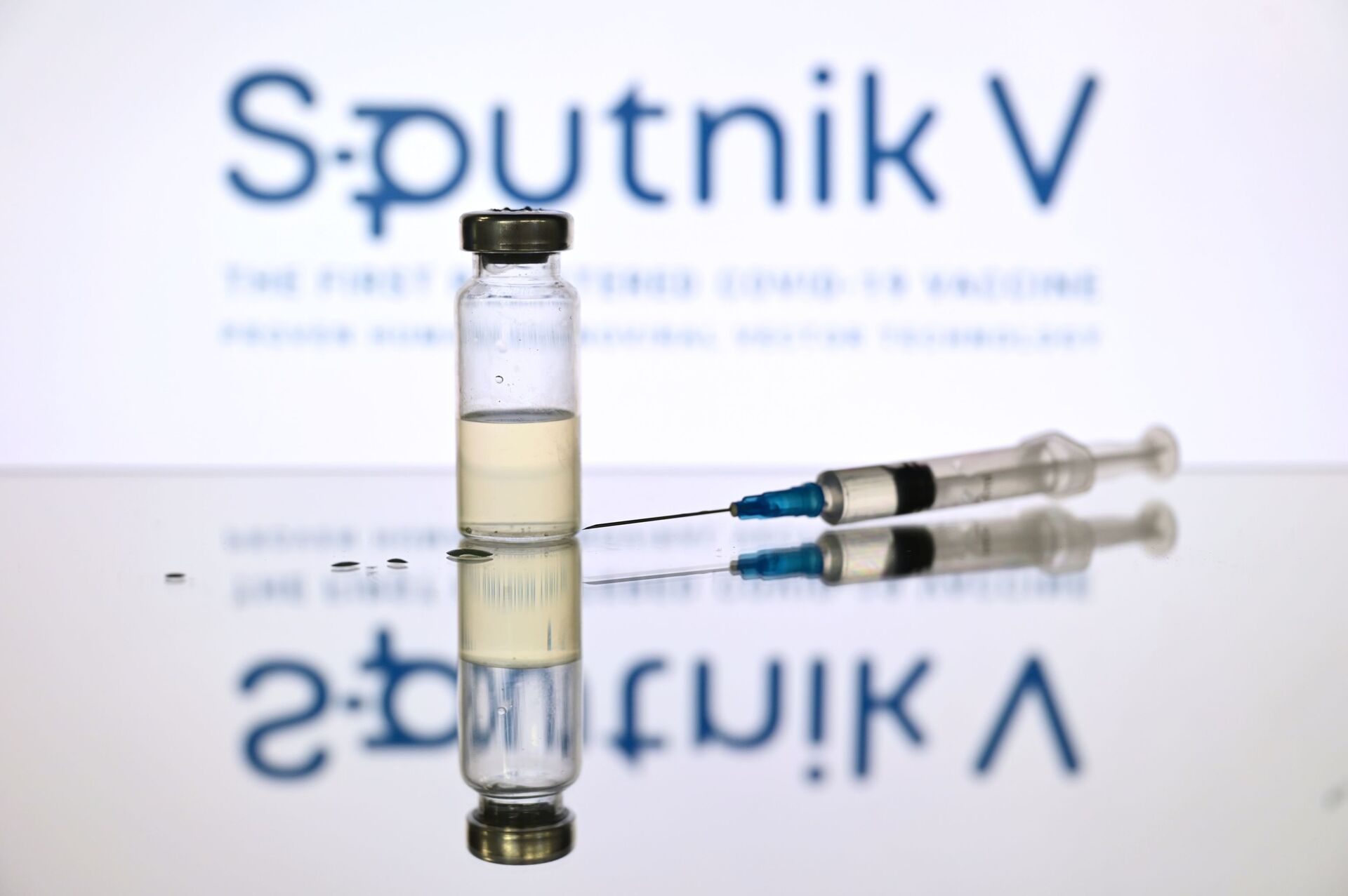 Ministra da Saúde de Montenegro é vacinada contra a COVID-19 com a Sputnik V - Sputnik Brasil, 1920, 23.02.2021