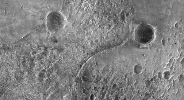 Cratera Jezero de Marte onde pousou o rover Perseverance da NASA em imagem registrada pela câmera HiRISE, 19 de fevereiro de 2021
 - Sputnik Brasil