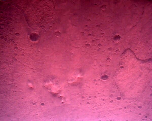 Superfície de Marte vista diretamente abaixo do rover Perseverance da NASA é registrada pela câmera apontada para baixo, 22 de fevereiro de 2021 - Sputnik Brasil