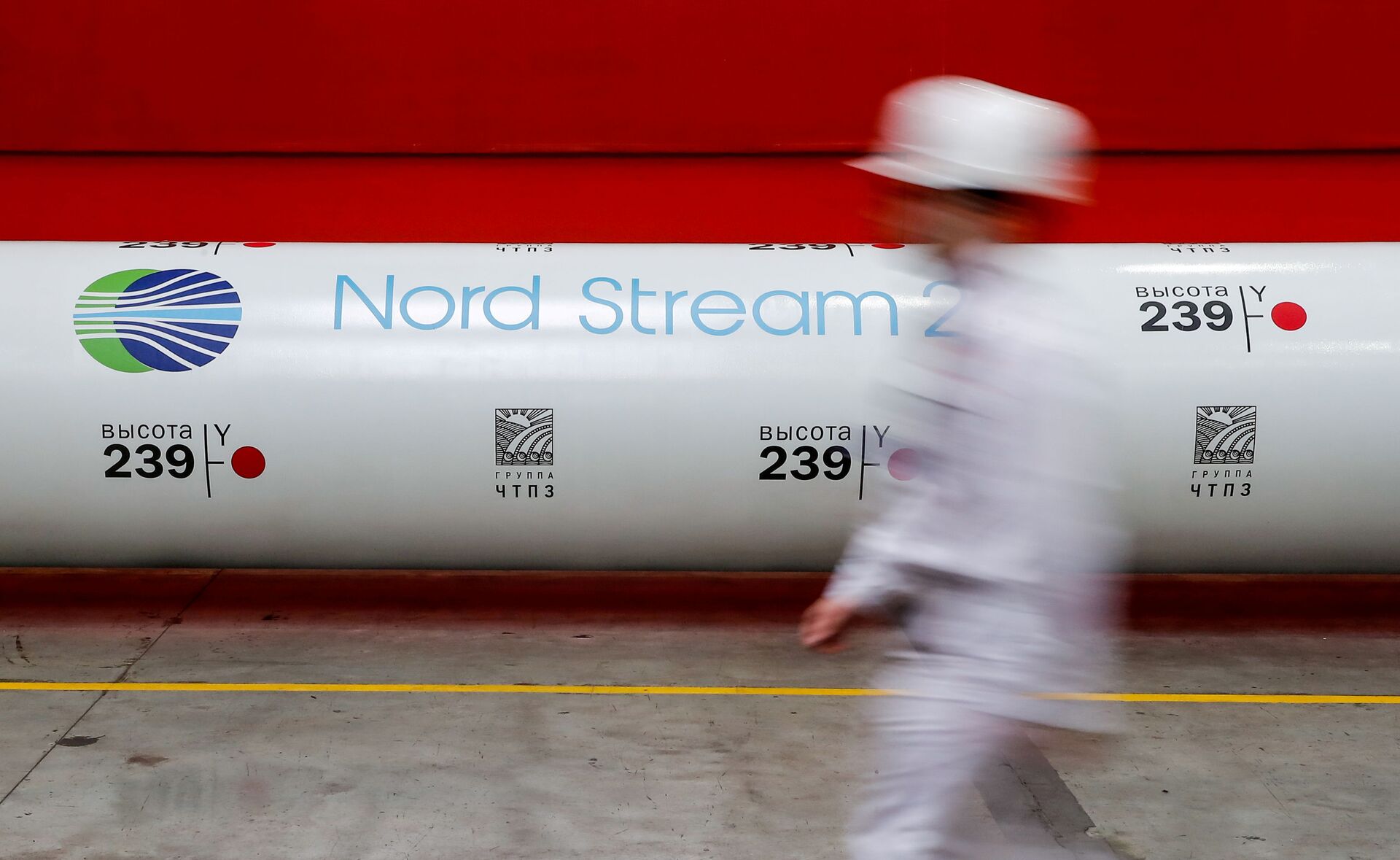 Logo do projeto Nord Stream 2 em gasoduto exposto na fábrica de Chelyabinsk, Rússia, 26 de fevereiro de 2020 (foto de arquivo) - Sputnik Brasil, 1920, 13.01.2022