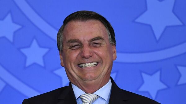  Jair Bolsonaro sorri em foto tirada no Palácio do Planalto - Sputnik Brasil