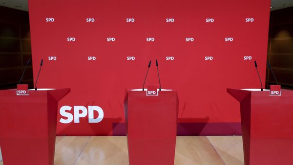 Momentos antes de coletiva de imprensa com membros do SPD alemão - Sputnik Brasil
