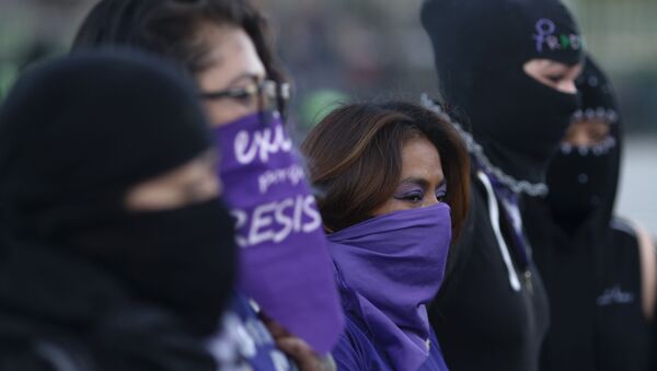Mulheres protestam contra o abuso sexual na Cidade do México, México, 15 de fevereiro de 2021  - Sputnik Brasil