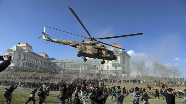 Helicóptero militar em exposição de armamentos no Afeganistão, Cabul, 3 de março de 2021 - Sputnik Brasil