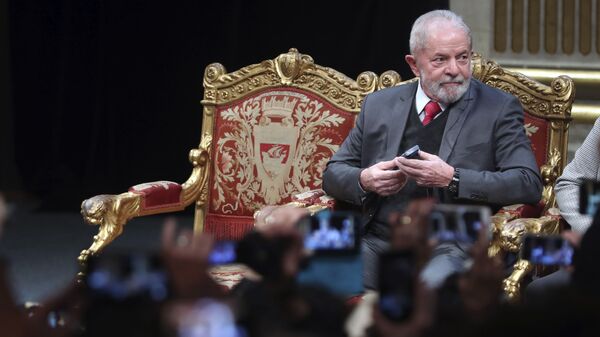 Ex-presidente Luiz Inácio Lula da Silva participa de evento em Paris em março de 2020 - Sputnik Brasil