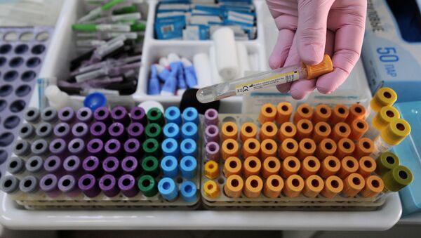 Amostras de sangue para testar quantidade de anticorpos, em laboratório de Tambov, Rússia - Sputnik Brasil