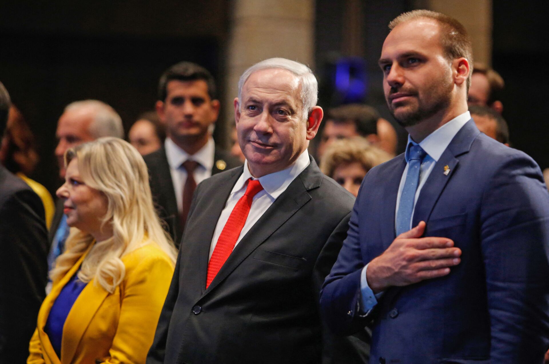Primeiro-ministro de Israel, Benjamin Netanyahu (à esquerda), e o deputado federal Eduardo Bolsonaro (PSL-SP) em cerimônia em Jerusalém, 15 de dezembro de 2019 (foto de arquivo) - Sputnik Brasil, 1920, 25.05.2023