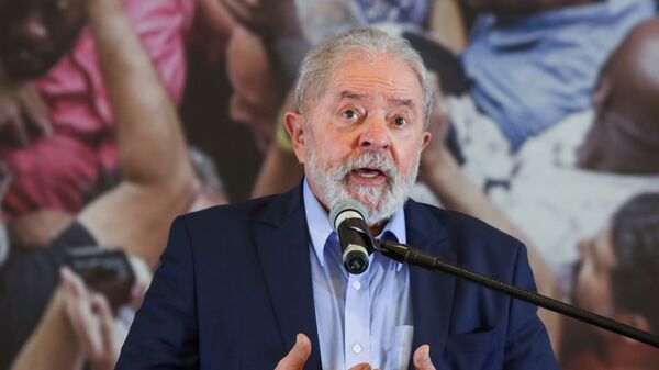 Ex-presidente Lula faz discurso na sede do Sindicato dos Metalúrgicos em São Bernardo do Campo (SP) - Sputnik Brasil