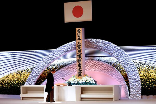 Primeiro-ministro japonês Yoshihide Suga em cerimônia pelo 10º aniversário do desastre, Tóquio, Japão, 11 de março de 2021 - Sputnik Brasil