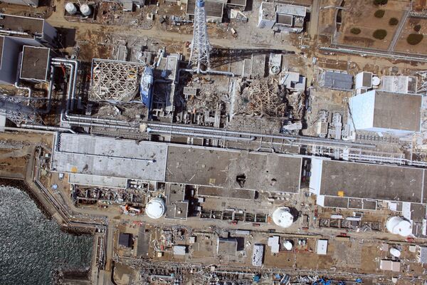 Vista aérea de drone para a usina nuclear danificada de Fukushima Daiichi, em Okuma, prefeitura de Fukushima, Japão, 24 de março de 2011, duas semanas após a tragédia - Sputnik Brasil