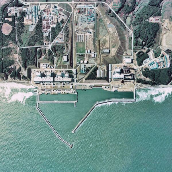 Vista aérea para os reatores da usina nuclear japonesa de Fukushima Daiichi, 1975 - Sputnik Brasil