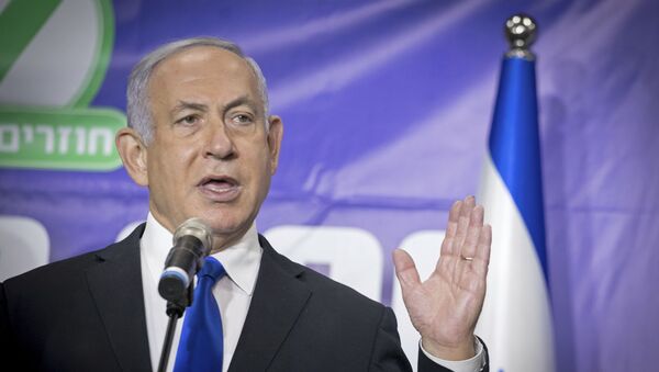 Premiê israelense Benjamin Netanyahu fala com jornalistas durante campanha de vacinação contra a COVID-19 em Israel - Sputnik Brasil