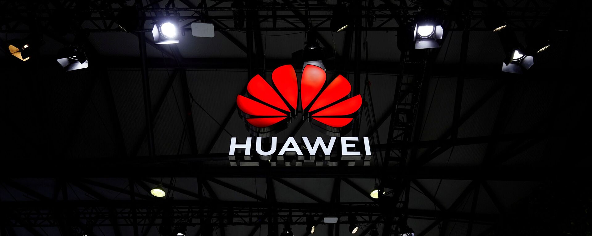 Logotipo da empresa Huawei no Congresso Mundial Móvel em Xangai, China, 23 de fevereiro de 2021 - Sputnik Brasil, 1920, 17.11.2021