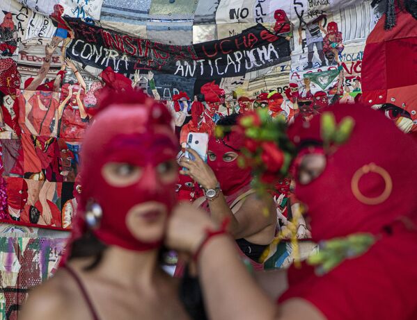 Marcha em homenagem pelo Dia Internacional da Mulher em Santiago, Chile
 - Sputnik Brasil