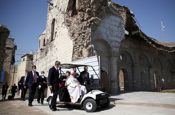 Papa Francisco durante sua visita de quatro dias ao Iraque
 - Sputnik Brasil