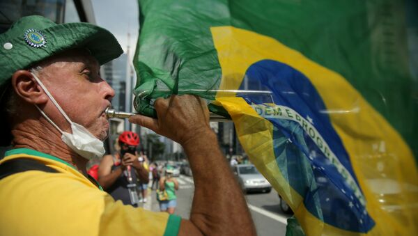 Manifestante participa de ato contra medidas de combate à COVID-19 em São Paulo, 14 de março de 2021  - Sputnik Brasil