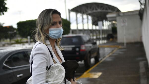Médica Ludhmila Abrahão Hajjar é vista embarcando no aeroporto de Brasília, no Distrito Federal, após reunião com o presidente Jair Bolsonaro - Sputnik Brasil