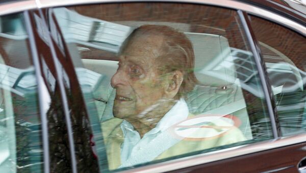O príncipe Philip deixa o hospital após um mês de internação - Sputnik Brasil