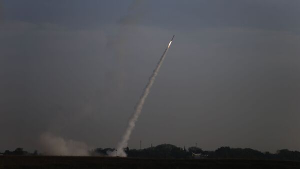 Sistema de defesa aérea Cúpula de Ferro é acionado para interceptar foguetes lançados a partir da Faixa de Gaza - Sputnik Brasil