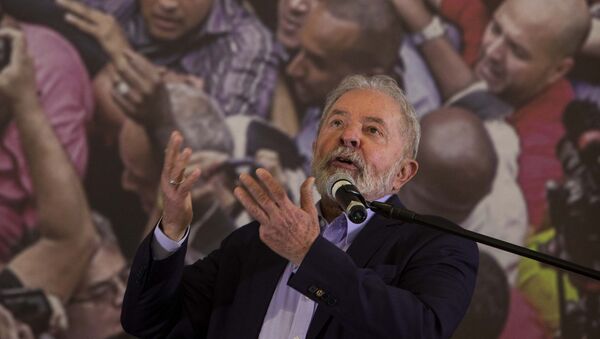 O ex-presidente Lula durante coletiva no Sindicato dos Metalúrgicos do ABC, dois dias depois de o ministro Edson Facchin anular suas condenações no âmbito da Lava Jato, consequentemente, devolver seus direitos políticos. - Sputnik Brasil