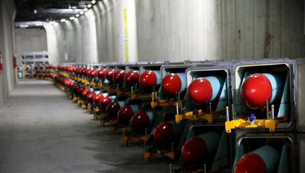 Mísseis em uma instalação de armazenamento subterrâneo em um local não revelado no Irã - Sputnik Brasil