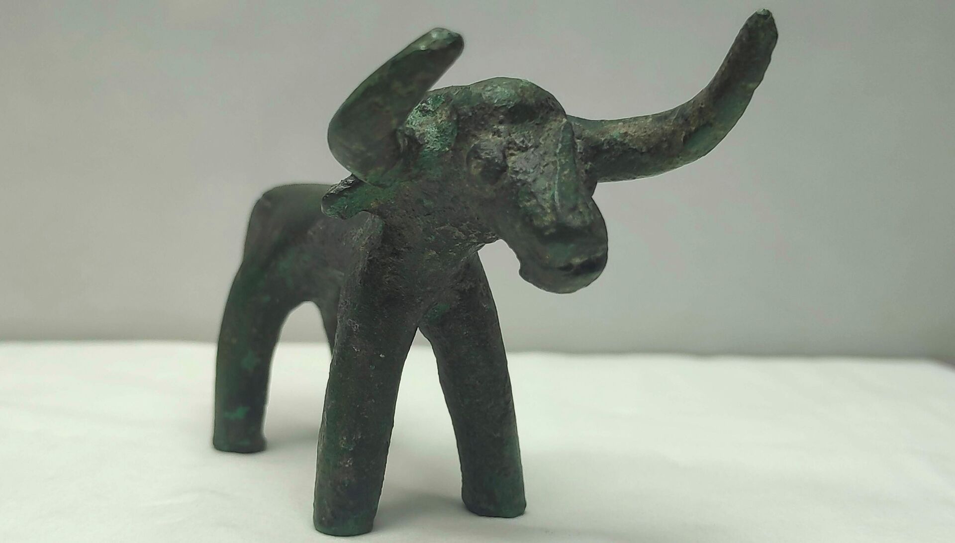 Desenterrada estatueta de touro em bronze de mais de 2,5 mil anos da antiga Olímpia grega (FOTOS) - Sputnik Brasil, 1920, 19.03.2021
