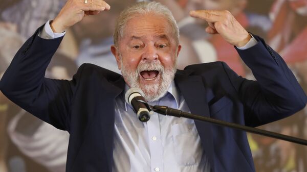 O ex-presidente Luiz Inácio Lula da Silva discursa no Sindicato dos Metalúrgicos, em São Bernardo do Campo. - Sputnik Brasil
