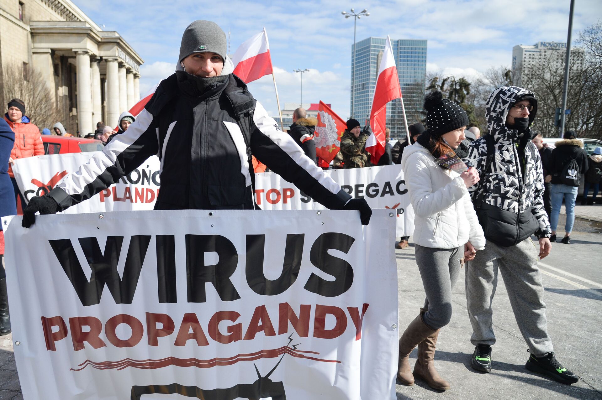 Polônia tem dia de protestos contra medidas de contenção da COVID-19 - Sputnik Brasil, 1920, 20.03.2021